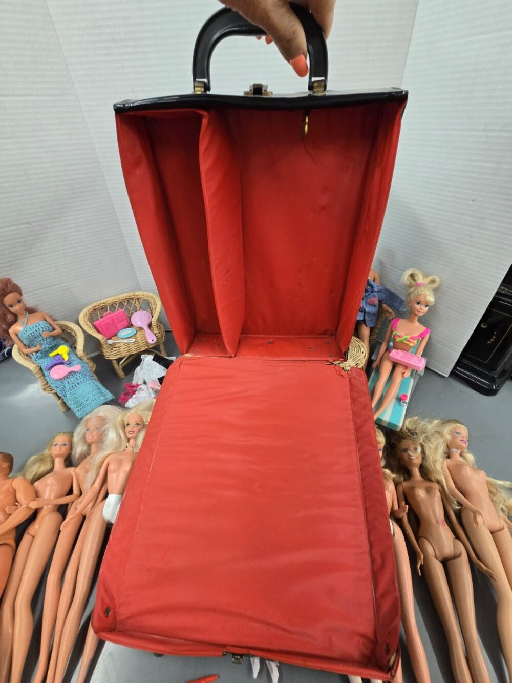 1963 Barbie Doll Case Vintage Wicker set Mixed Dolls Clothes Lot AS IS - Picture 12 of 16